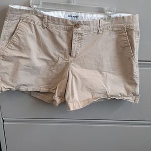 LOT 5 pairs of women's 14/16 shorts